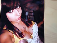 Tribute on sultry dark haired