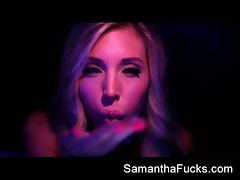 Samantha gets off in this great filthy ebony light solo