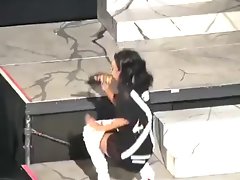 Rihanna twerking brutal on stage at live concert