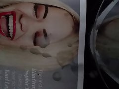 Rita Ora facial