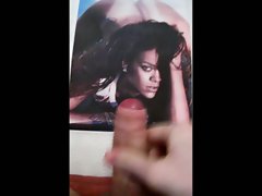 Tribute : Cum on Rihanna