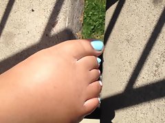 not sisters toes outside