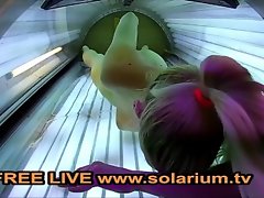 Solarium Cam Geiler Blonder Teenie fingert sich live auf www.solarium.tv