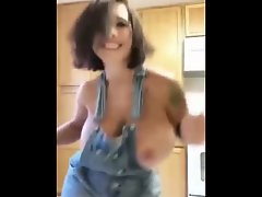 Big-boobed girlie dancing in denim, who is this!?